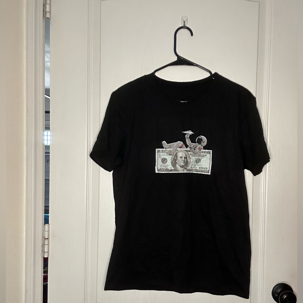 *NEW* Black astronaut Money graphic tee